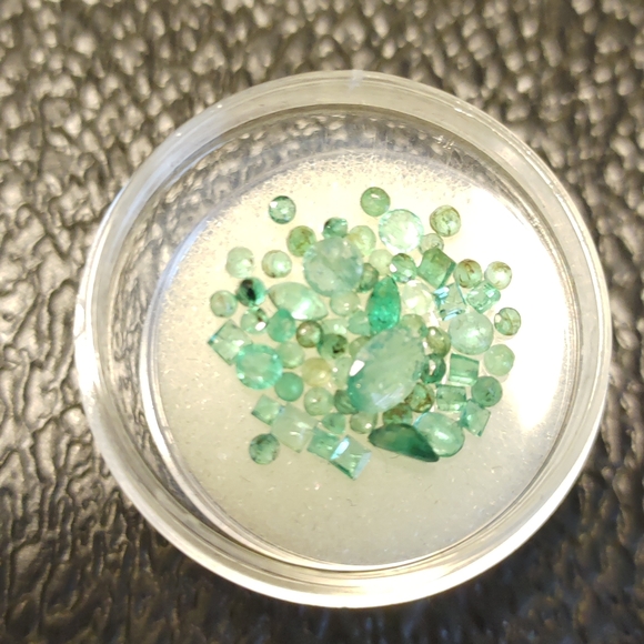Faceted Mixed Lot Small Columbian Emeralds #153 - Picture 4 of 4